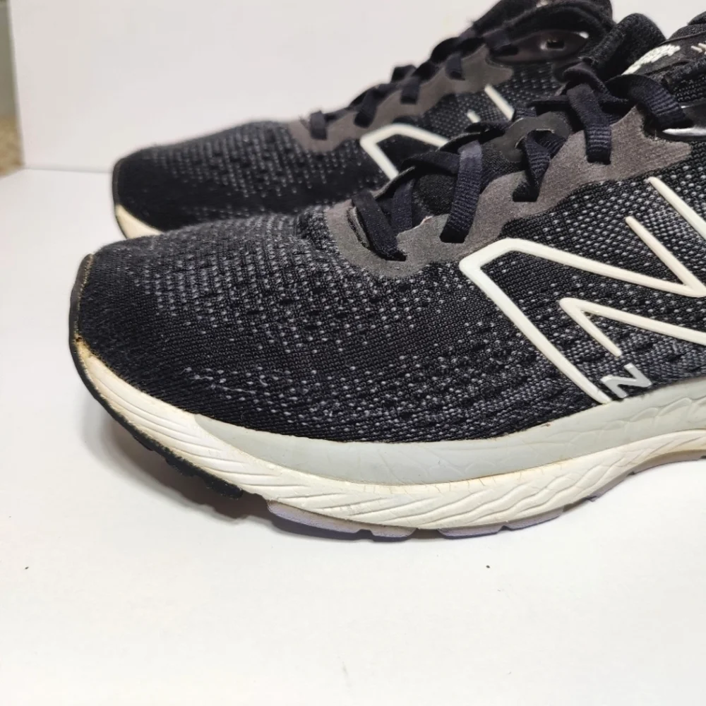 New Balance fresh foam 880 Women's Sneakers Black White Shoes Size 10